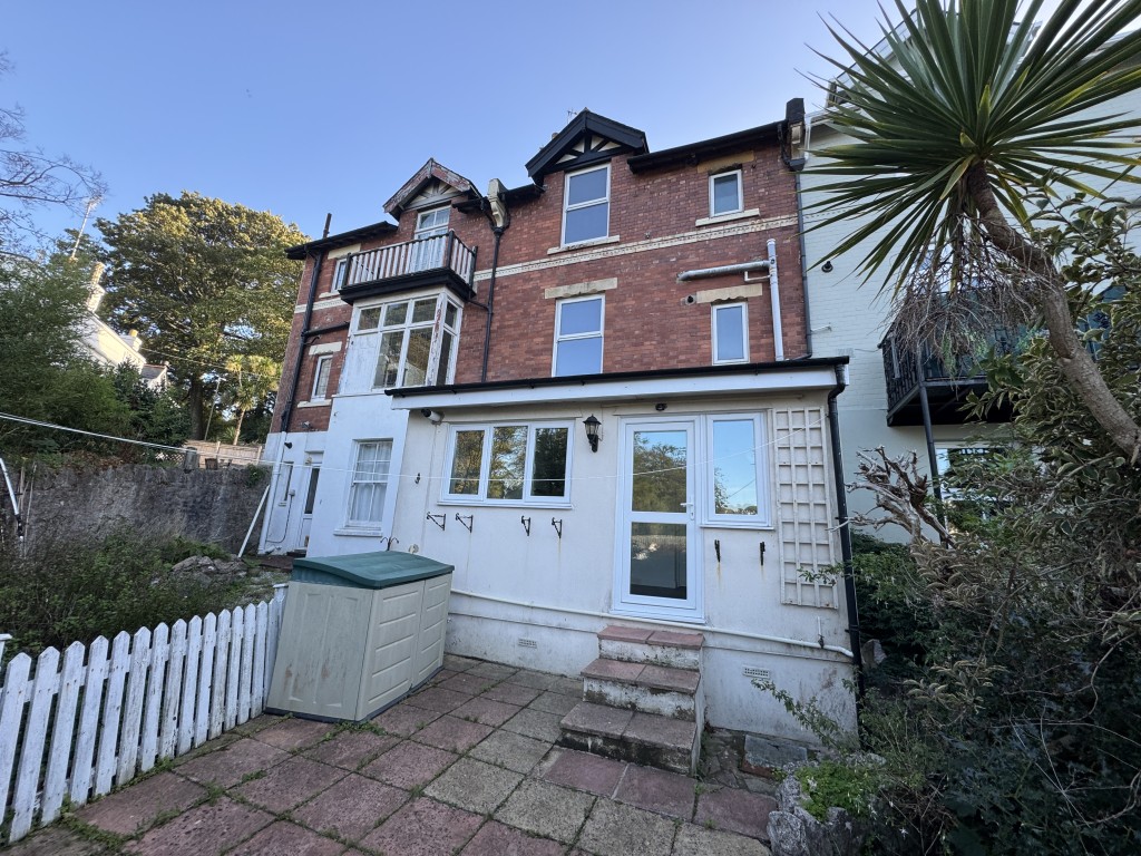 Lot: 37 - MID-TERRACE PROPERTY COMPRISING THREE-BEDROOM MAISONETTE AND GARDEN FLAT FOR IMPROVEMENT AND REPAIR - 52A Meadfoot Lane entrance